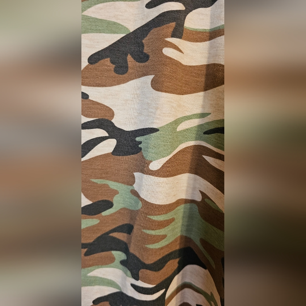 Sewn Together Camoflauge Women's Short Sleeve Shirt XL - Picture 5 of 5
